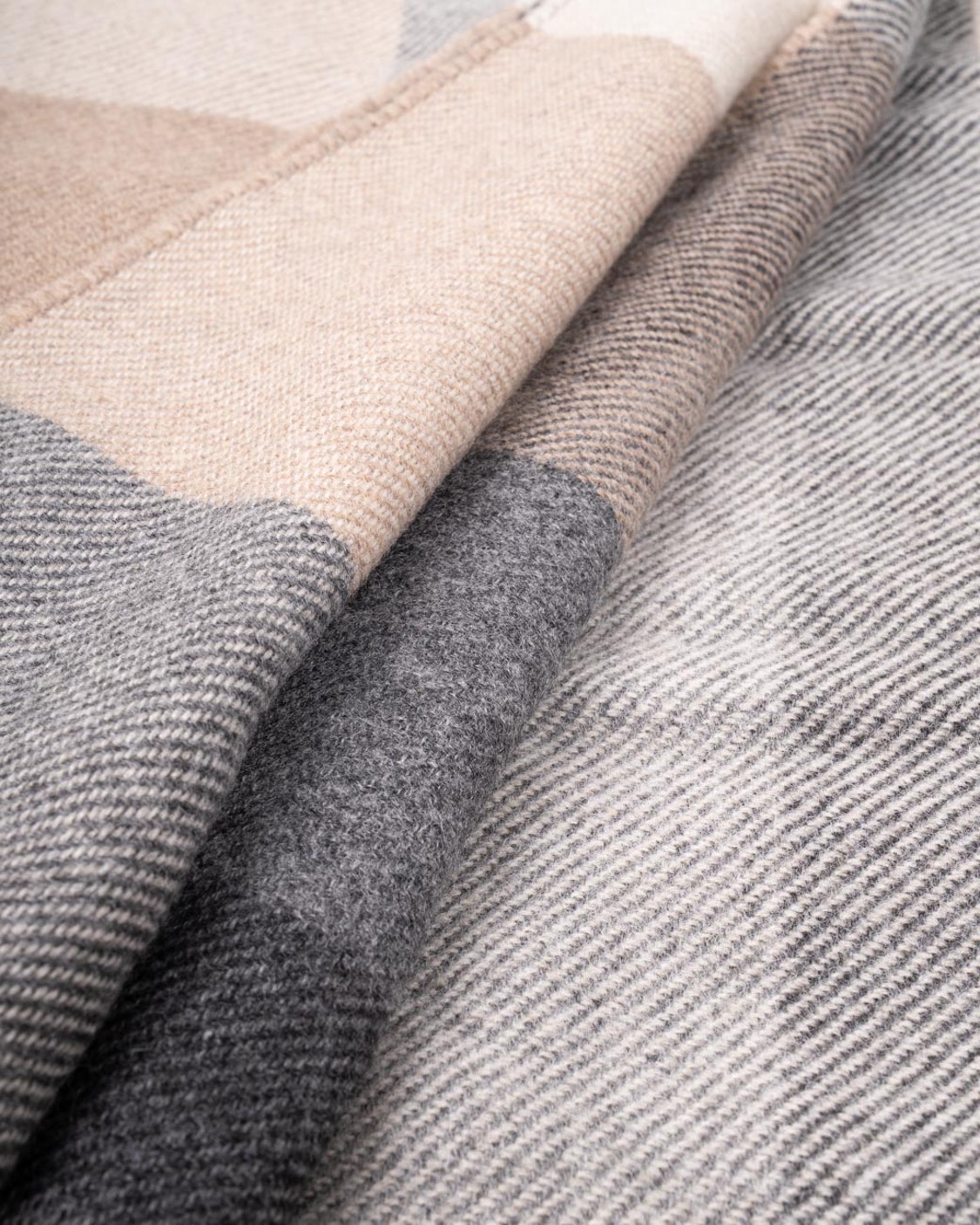 shop BRUNELLO CUCINELLI  Sciarpa: Brunello Cucinelli sciarpa in twill di lana e cashmere check.
La sciarpa misura circa 45 cm in larghezza e 170 cm in lunghezza.
Composizione: 78% LANA, 22% CASHMERE.
Made in Italy.. MSC666AG-CM872 number 4052921